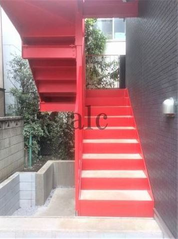 中野区上高田２丁目のアパートのエントランス|毎日通るところです