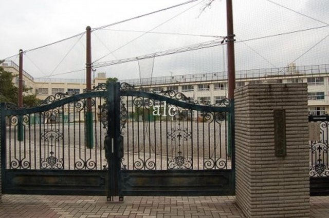 中野区上高田２丁目のアパートの周辺