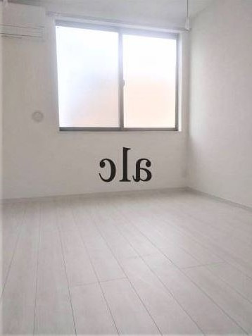 中野区上高田２丁目のアパートの居間・リビング|こちらのリビングで趣味の時間をお楽しみください