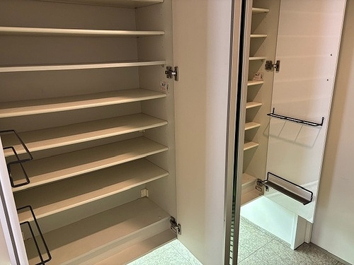 アルファガーデン城山公園の収納|玄関収納