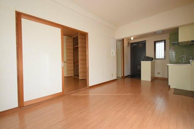 サニーオムロの居間・リビング