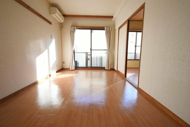 サニーオムロの居間・リビング