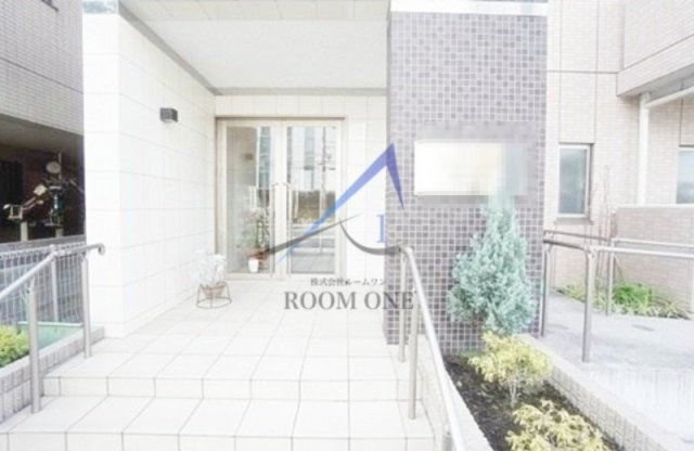 Ｂｌｕｅ　Ｓｈａｌｌｏｗｓのエントランス|エントランスです。