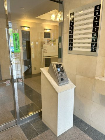 キャッスルマンション亀戸立花のエントランス|共用部・エントランス/オートロック、モニター付インターホンの安心セキュリティです