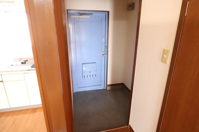 井上マンションの玄関