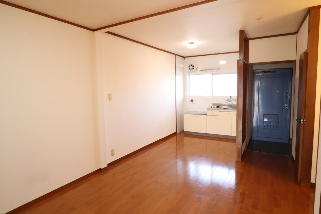 井上マンションの居間・リビング