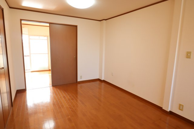 井上マンションの居間・リビング