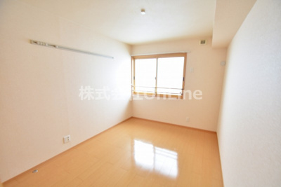 【洋室】 | メルベーユ高井田