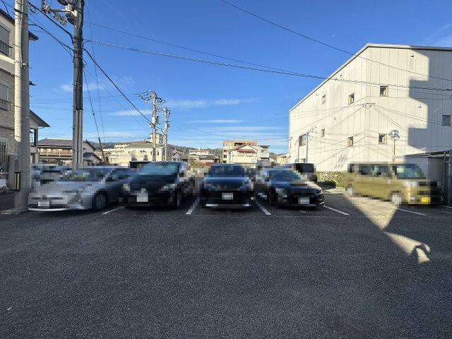 ロイヤル新本町の駐車場