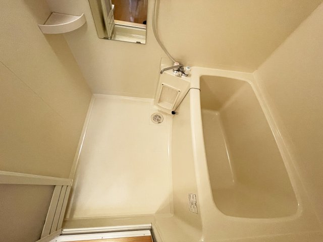 ロイヤル新本町の浴室