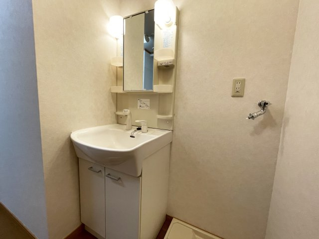 ロイヤル新本町の独立洗面台