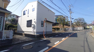 【前面道路含む現地写真】