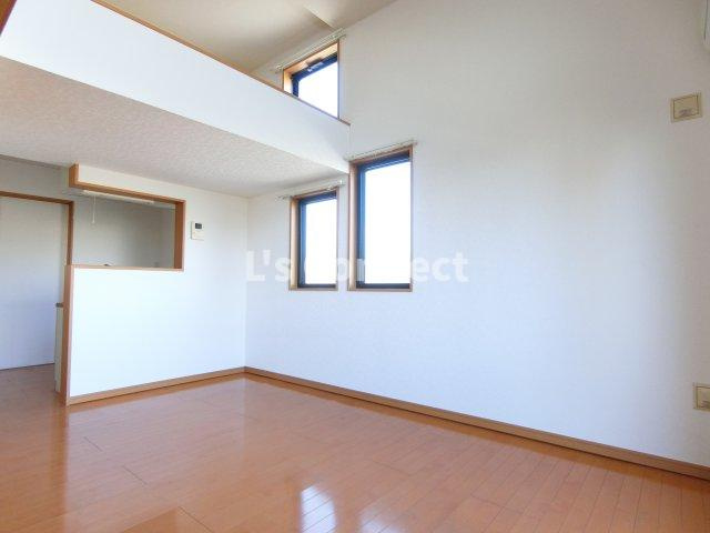 【居間・リビング】 | ケイリュウ | 角部屋で２面に窓があります。