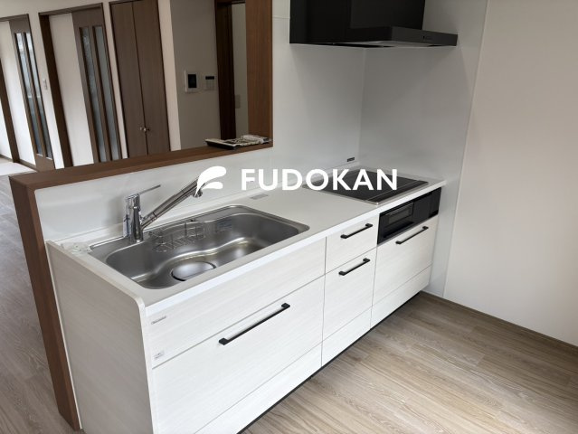 鶴岡市千石町【中古住宅】の居間・リビング|大きなリビングは家族の団欒の場として家庭を包みます。