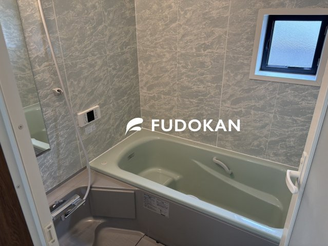 鶴岡市千石町【中古住宅】の洋室|洋室もそれぞれ収納スペースが完備されております。