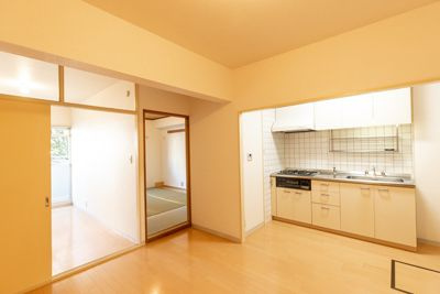 【居間・リビング】 | 百花園パーク・ファミリア | 洋室