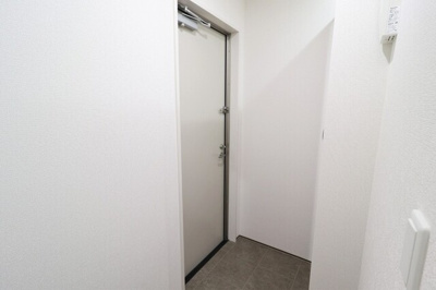 【玄関】 | PREMILIFE須賀Ⅱ | 303　玄関