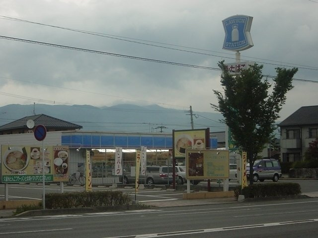 グランドールヒルズの周辺|コンビニまで800ｍ