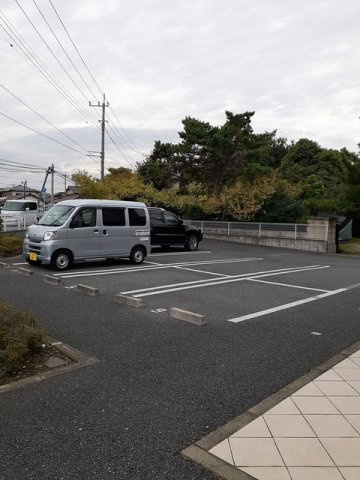 グラン　プラスの駐車場