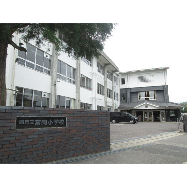 関市肥田瀬のアパートの周辺