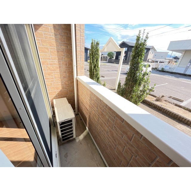 関市肥田瀬のアパートのバルコニー