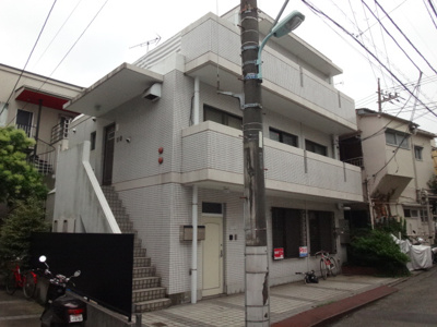 【外観】 | コーポ祐天寺 | 目黒区五本木に聳え立つ重厚かつモダンな邸宅