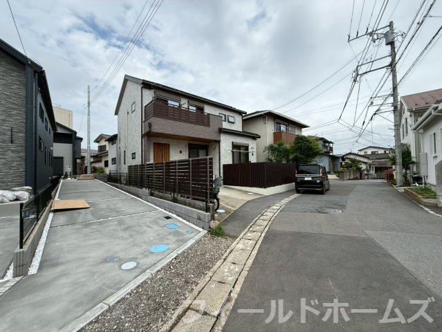 平塚市四之宮2丁目新築戸建て　2号棟の前面道路含む現地写真