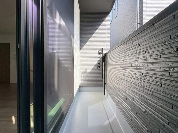 逗子市久木１丁目の新築一戸建のバルコニー|2Fのバルコニーです！日当たりが良く冬でも洗濯物がよく乾きそうです！