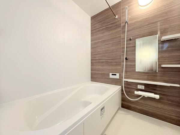 逗子市久木１丁目の新築一戸建の浴室|明るい色合いの空間が1日の疲れを癒してくれますね。