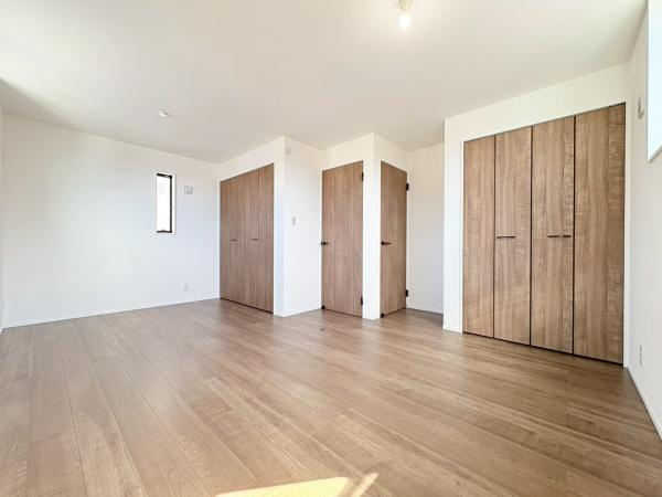 逗子市久木１丁目の新築一戸建の洋室|洋室4.5帖・5帖！広々使うことも仕切りをつけてお使いいただくこともできます。