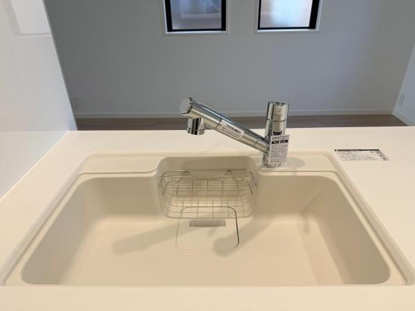 横浜市旭区東希望が丘の新築一戸建のキッチン|浄水器