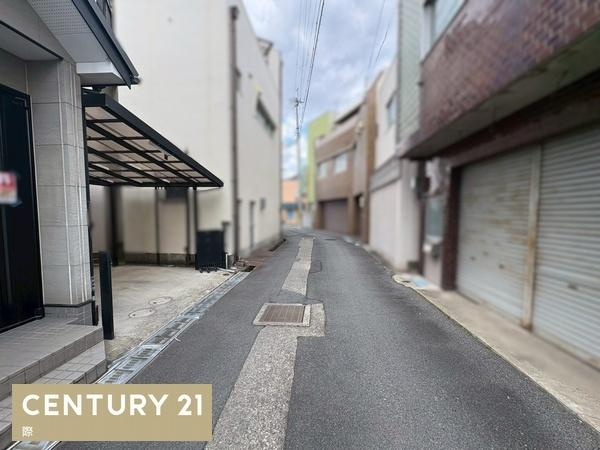 高野口町向島　中古戸建の前面道路含む現地写真