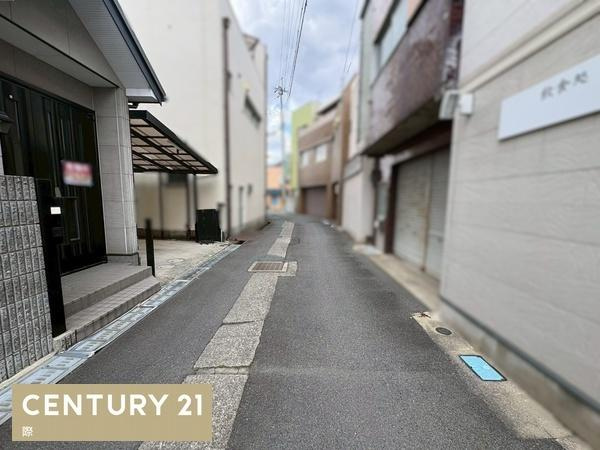 高野口町向島　中古戸建の前面道路含む現地写真