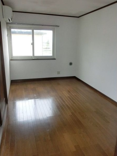 ビレッジ日蔭5号の居間・リビング