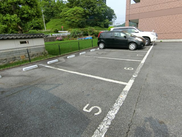 ブライトフューチャー・Ｎの駐車場