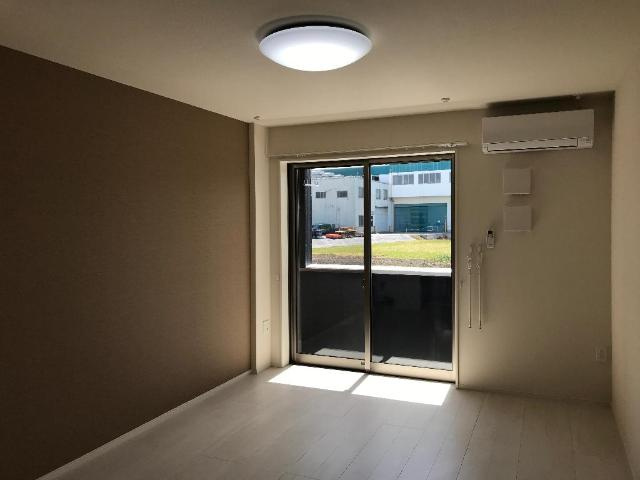 パドマヒルズ（PADMA　HILLS　４）の居間・リビング|洋室