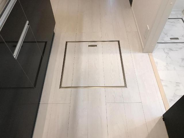 パドマヒルズ（PADMA　HILLS　４）のキッチン|床下収納