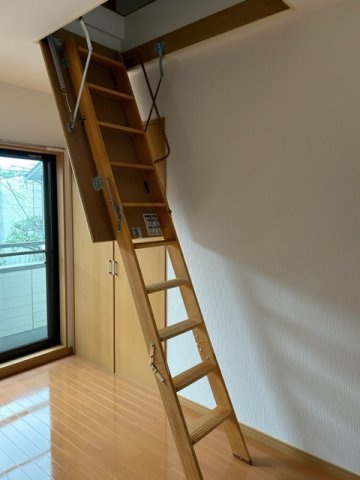 メゾネットT|2Fからグルニエに昇る梯子