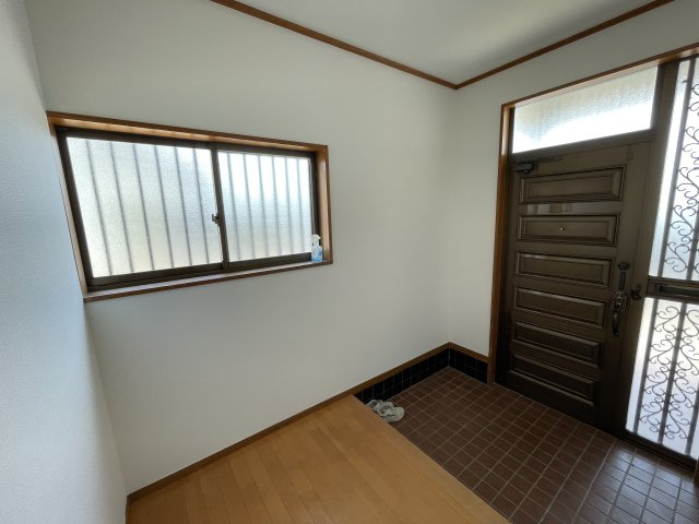 白幡648戸建の玄関