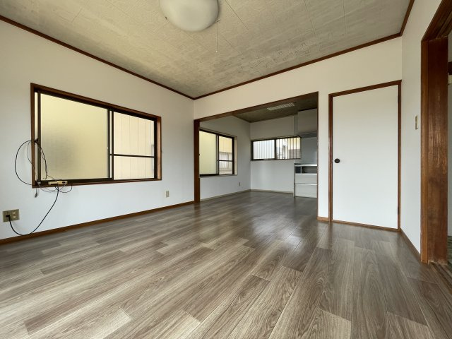 白幡648戸建の居間・リビング