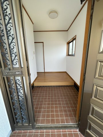 白幡648戸建の玄関