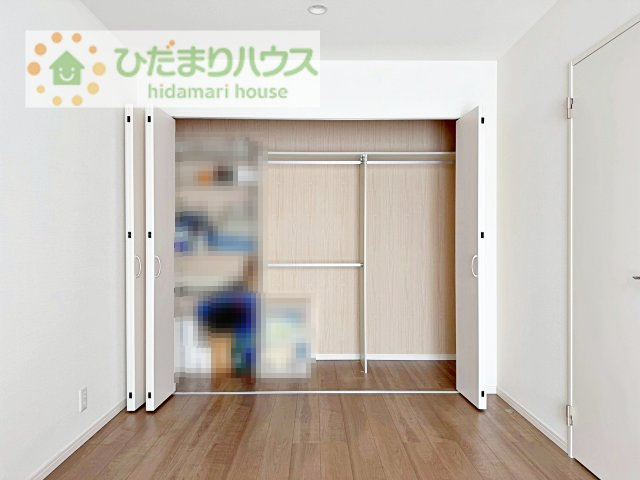 【収納】 | 守谷市松並青葉3丁目　中古戸建 | 寝室の一面を占める大容量の収納付き！