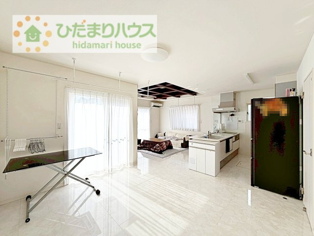 【居間・リビング】 | 守谷市松並青葉3丁目　中古戸建 | 白を基調とした開放感と清潔感あふれるルームデザイン(^^)/