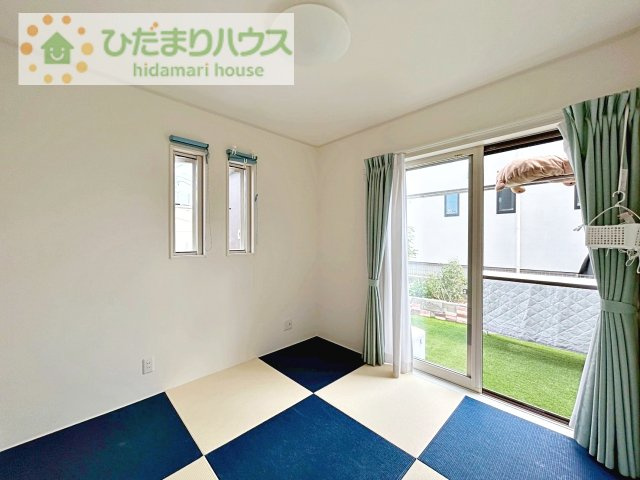 【和室】 | 守谷市松並青葉3丁目　中古戸建 | 正方形の畳でスタイリッシュな空間です。客間としてはもちろん、キッズスペースやヨガスペースなど、マルチに活用できます♪