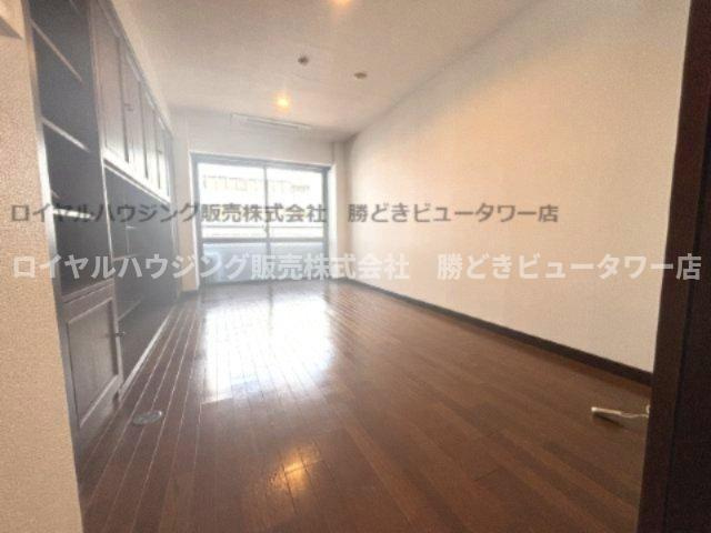 キッチン側から撮影　家具配置しやすく開放的です