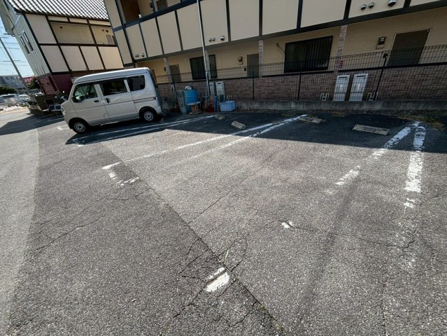 石原ビルの駐車場