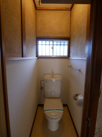 三の宮貸家のトイレ