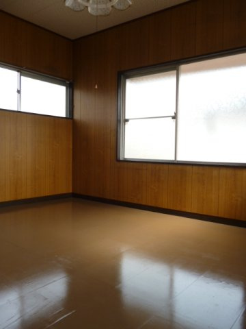 三の宮貸家の洋室