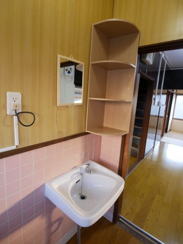 三の宮貸家の洗面所
