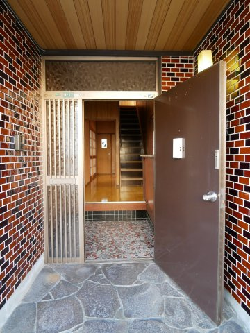 三の宮貸家のエントランス